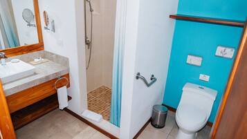 Superior Room, Balcony | Bathroom | Shower, hair dryer, towels, soap