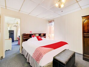 Premium Room, 1 King Bed, Kitchenette | Desk, iron/ironing board, free WiFi, bed sheets - OYO Hotel Drumright I-44 OK (Drumright)