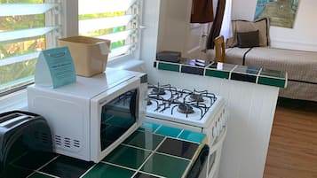 Apartment, Non Smoking (12) | Private kitchen | Fridge, microwave, coffee/tea maker