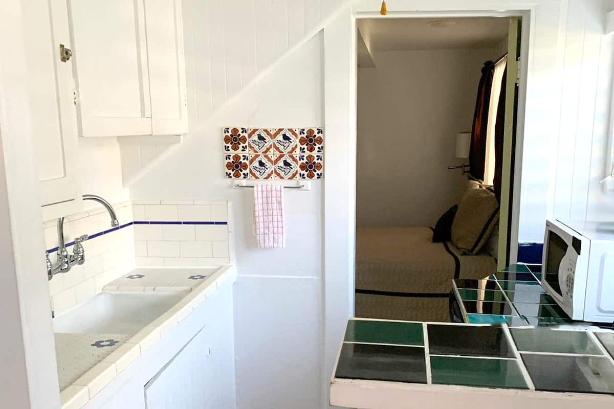 apartment, non smoking (12) | private kitchen | fridge, microwave, coffee/tea maker