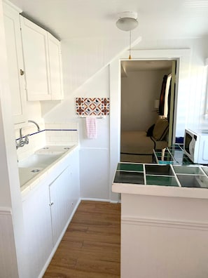 Apartament, no fumadors (12) | Cuina privada | Frigorífic, microones i cafetera i tetera