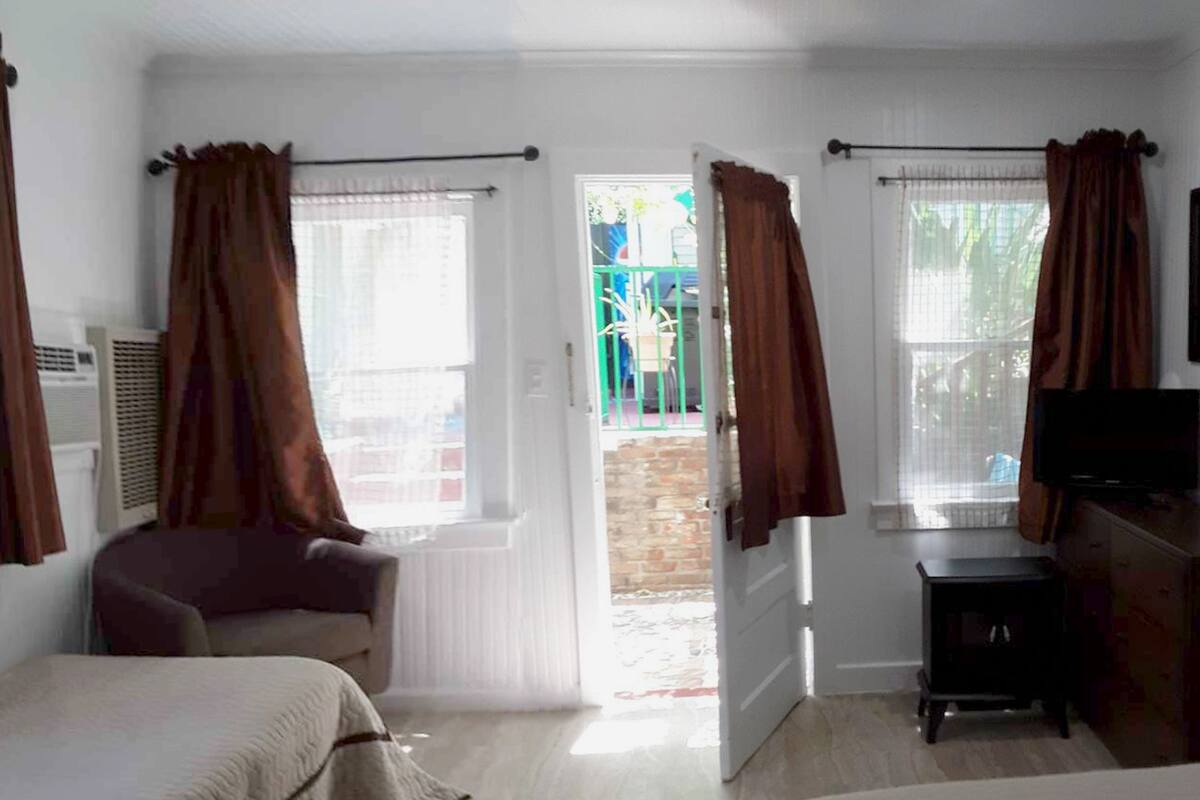 Family Cottage, 1 Queen Bed (5)
