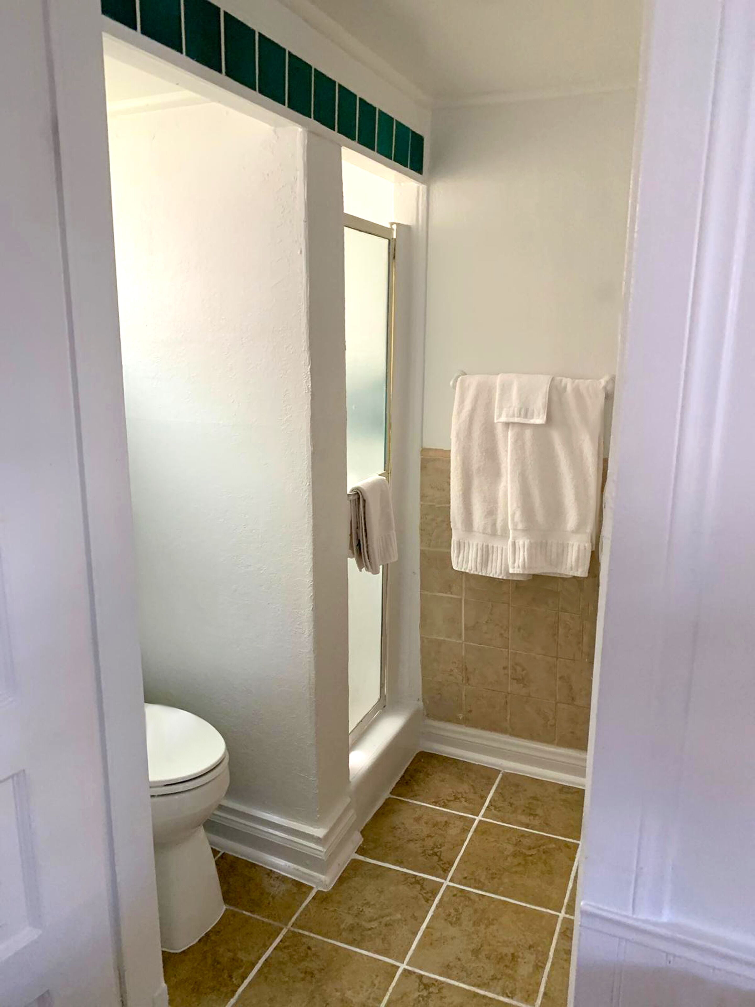 apartment, non smoking (12) | bathroom | free toiletries, hair dryer, towels