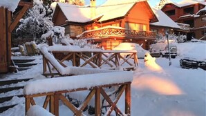 ด้านหน้าที่พัก - ตอ  นเย็น/กลางคืน