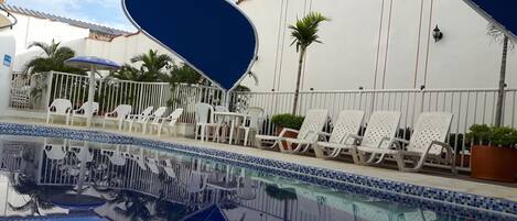 Außenpool, Liegestühle