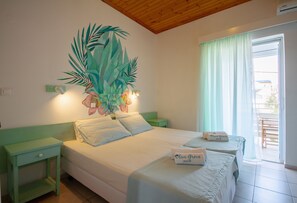 Quarto casal ou duplo clássico | Cofres nos quartos, individualmente decorados, escrivaninha