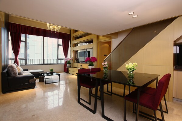 Suite, 3 Bedrooms | Living area