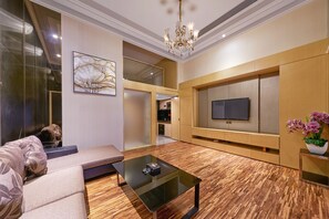 CEO Suite | Premium bedding, minibar, in-room safe, desk - HeeFun Apartment Hotel GZ Poly D Plaza (Guangzhou)