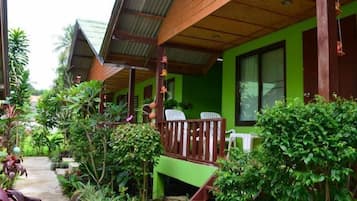 Desk, rollaway beds, free WiFi