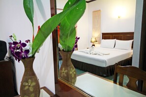 Desk, rollaway beds, free WiFi - Lanta Sabai Hotel & Bungalows - Hostel (Ko Lanta)