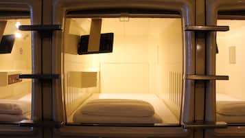 Chambre, hommes uniquement, salle de bains commune (Capsule, No Tattoo allowed) | Coffres-forts dans les chambres, Wi-Fi gratuit, draps fournis