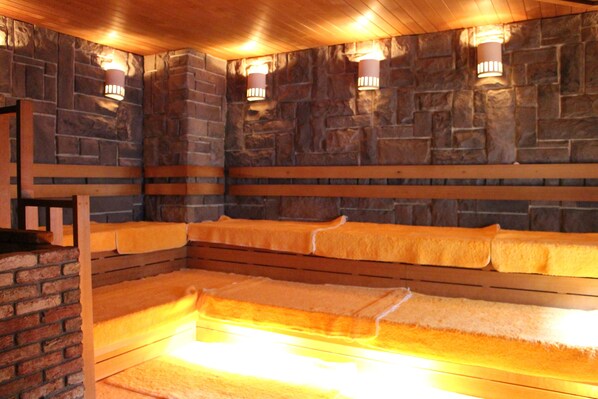 Indoor spa tub - Sauna & Capsule Hokuoh - Cators to Men (Tokyo)