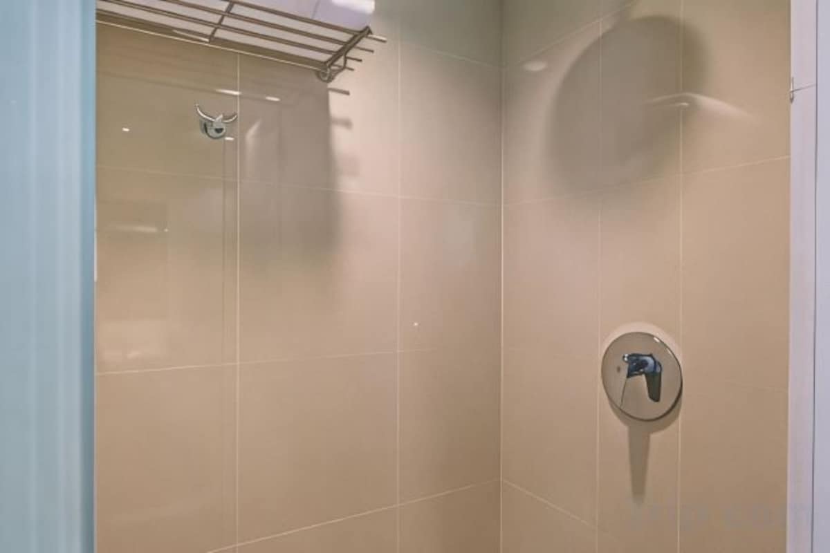 Baño | Regadera y toallas 
