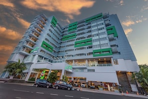 Exterior - Whiz Prime Hotel Megamas Manado (Manado)