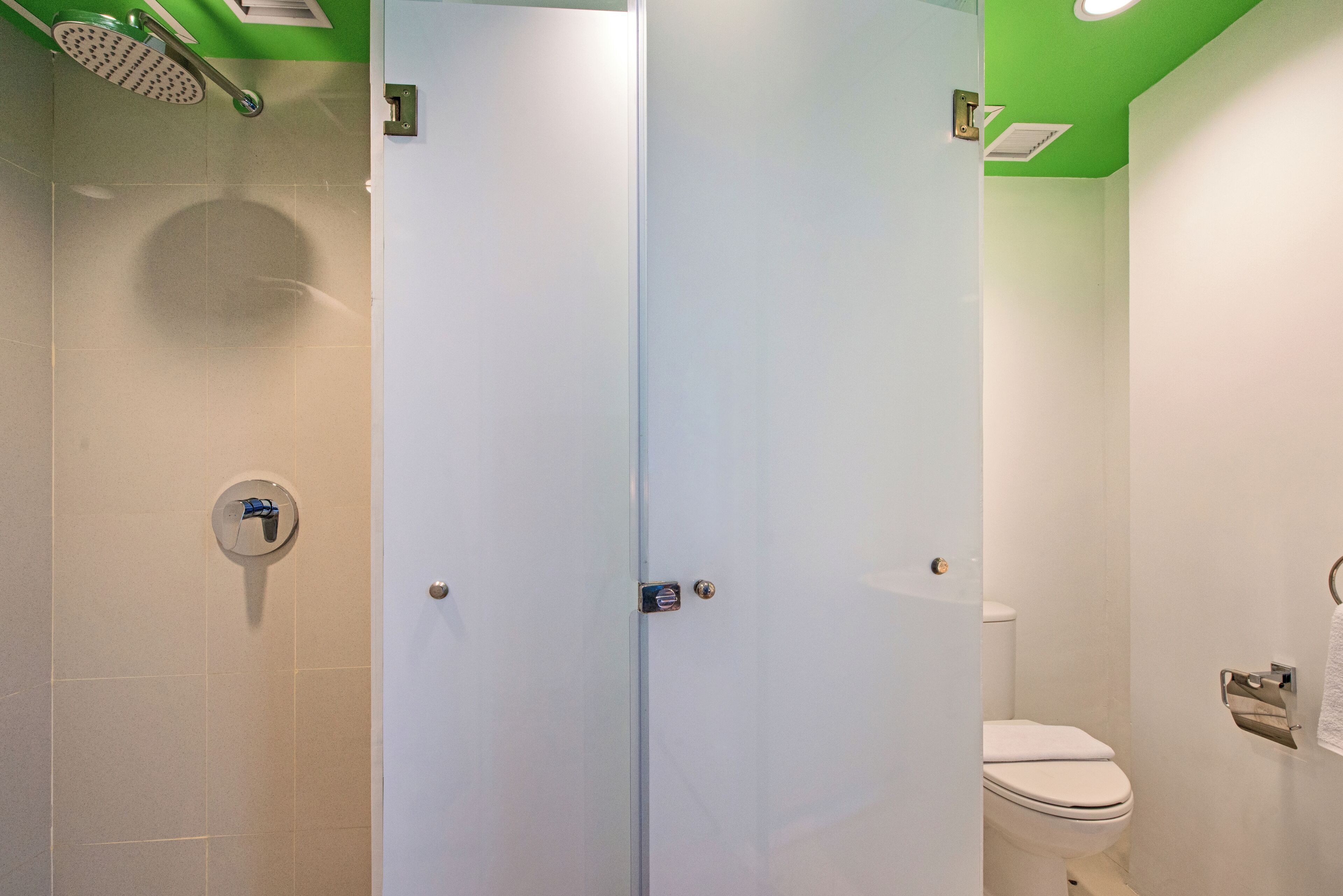 Superior Room For 1 Person | Bathroom | Shower, towels