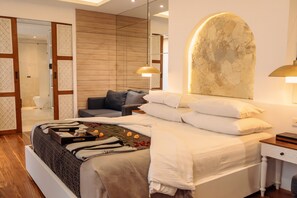 Royal 1 Bedroom Villa with Private Jetted Pool | 1 bedroom, premium bedding, minibar, in-room safe - Aleva Villa Seminyak by Ini Vie Hospitality (Seminyak)