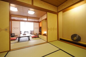 In-room safe, desk, free WiFi