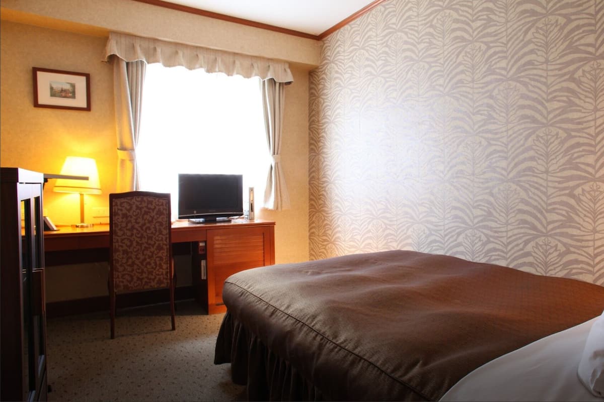 Desk, iron/ironing board (on request), WiFi (free), bed sheets