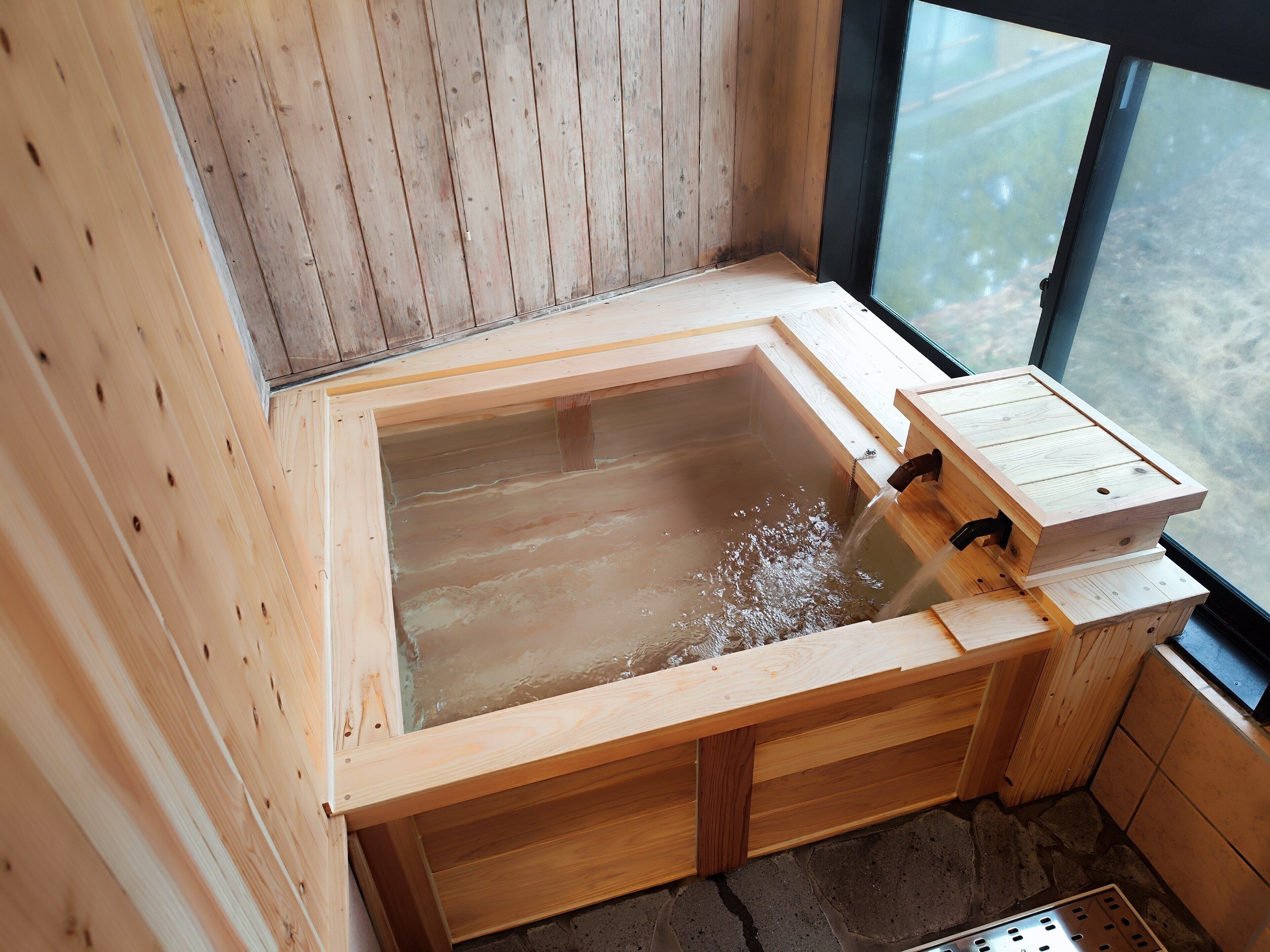 Bañera y ducha independientes, bañera con aguas termales