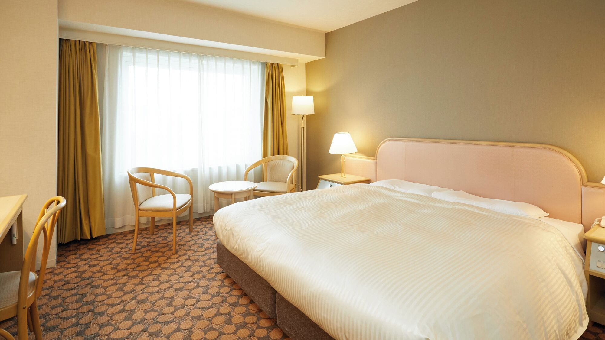 deluxe double room, non smoking | 1 bedroom, premium bedding, down duvets, desk