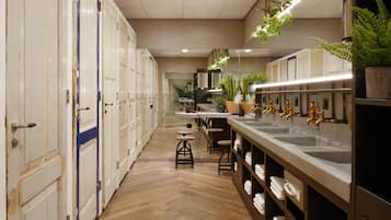 Standard Room, 1 Double Bed | Shared bathroom