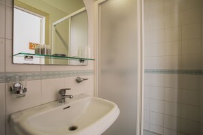 Bruser, gratis toiletartikler, håndklæder