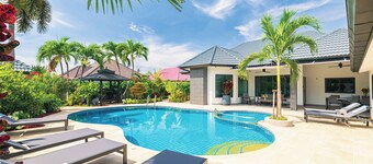 Pattaya Hill, Near the City and Beach