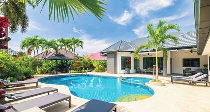 Pattaya Hill, Near the City and Beach