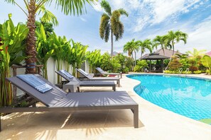 Outdoor pool - Pattaya Hill, Near the City and Beach (Pattaya)