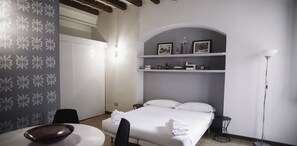 Apartment (1 Bedroom) | Front of property - Italianway   - C.so Como (Milan)