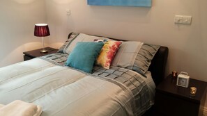 1 Schlafzimmer, Schreibtisch, Bügeleisen/Bügelbrett, Babybetten