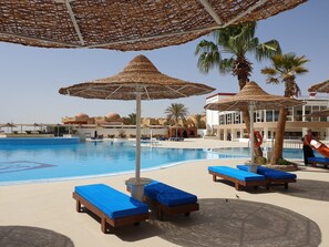 2 outdoor pools, pool umbrellas, sun loungers - Blue Reef Marsa Alam - All inclusive (Marsa Alam)