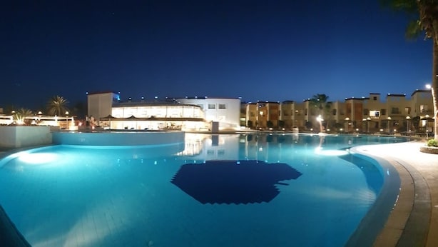 2 outdoor pools, pool umbrellas, pool loungers - Blue Reef Marsa Alam - All inclusive (Marsa Alam)