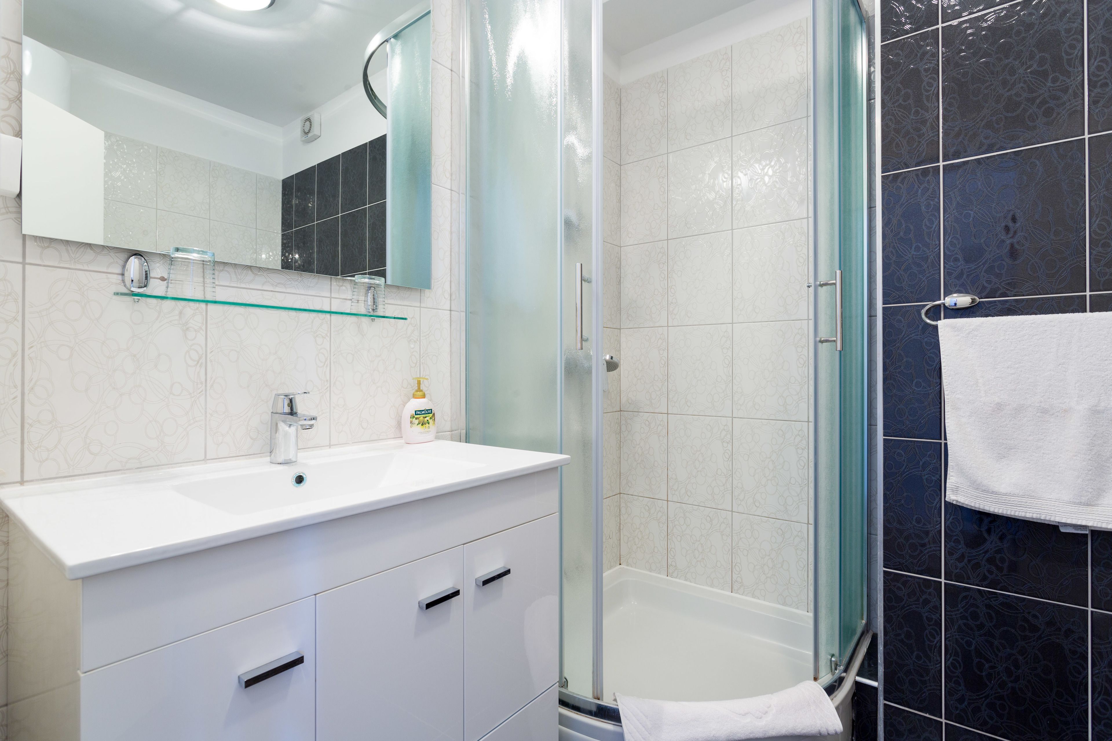 Economy Double Room | Bathroom | Hair dryer, towels, soap, shampoo