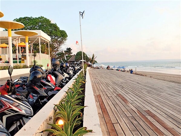 Quầy bar trên bãi biển