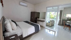Superior Studio Suite | Desk, blackout drapes, WiFi (free), bed sheets - Harmony Beach Suite (Keroboken Kelod)