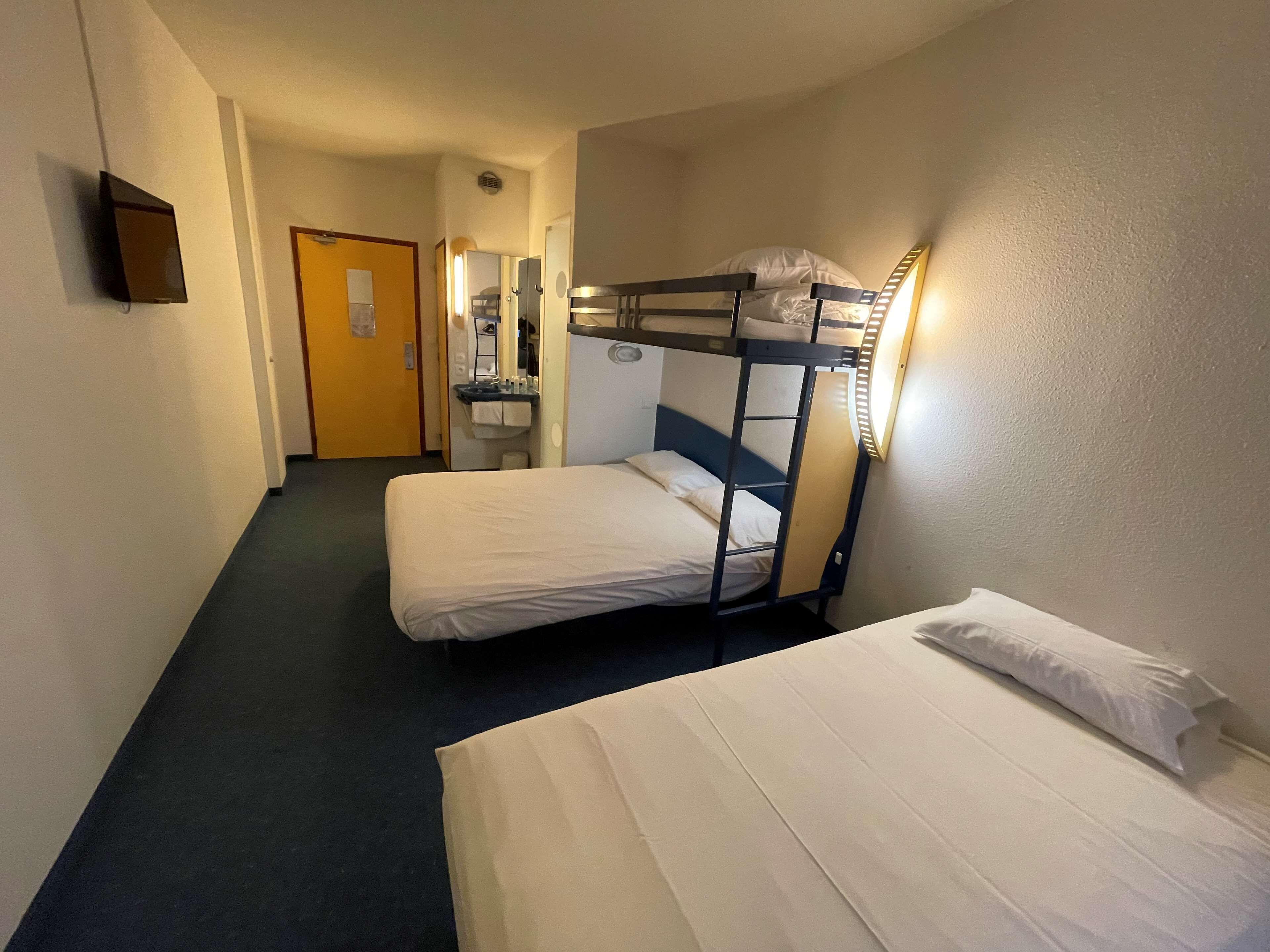 办公桌、隔音、熨斗/熨板、免费 WiFi