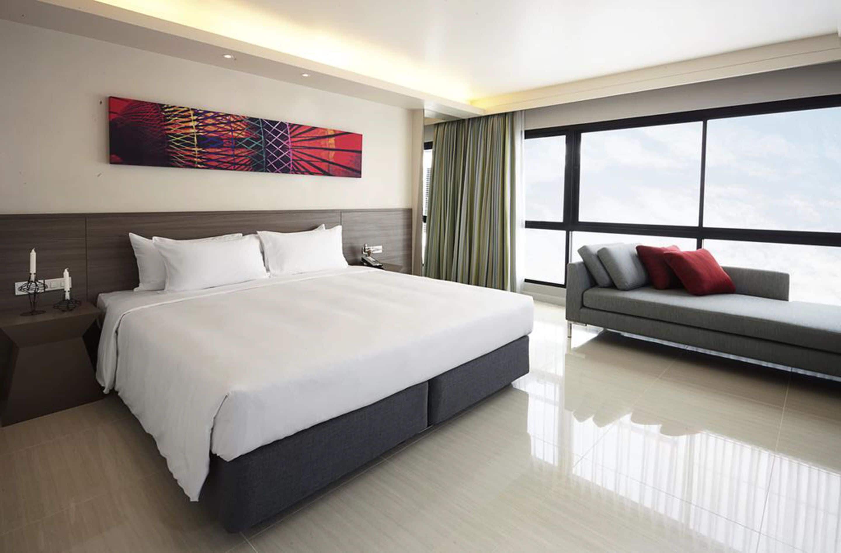 deluxe room | minibar, in-room safe, desk, blackout curtains
