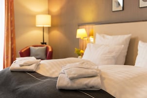 Quarto solteiro clássico | Escrivaninha, Wi-Fi de cortesia, roupa de cama