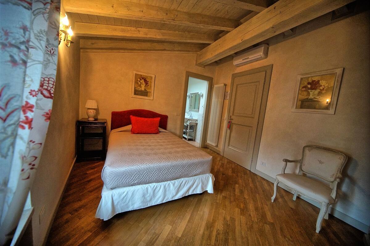 Comfort Single Room