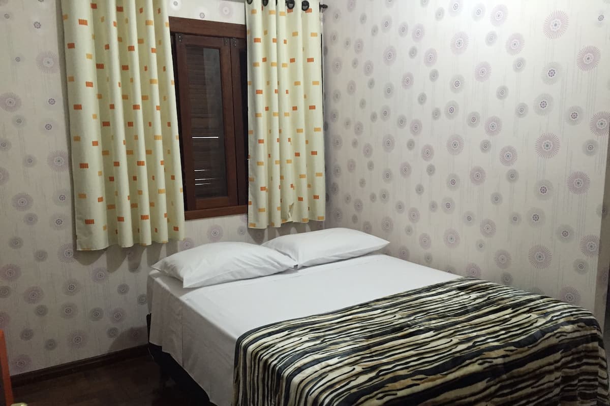 Minibar, escritorio, cortinas blackout y wifi gratis