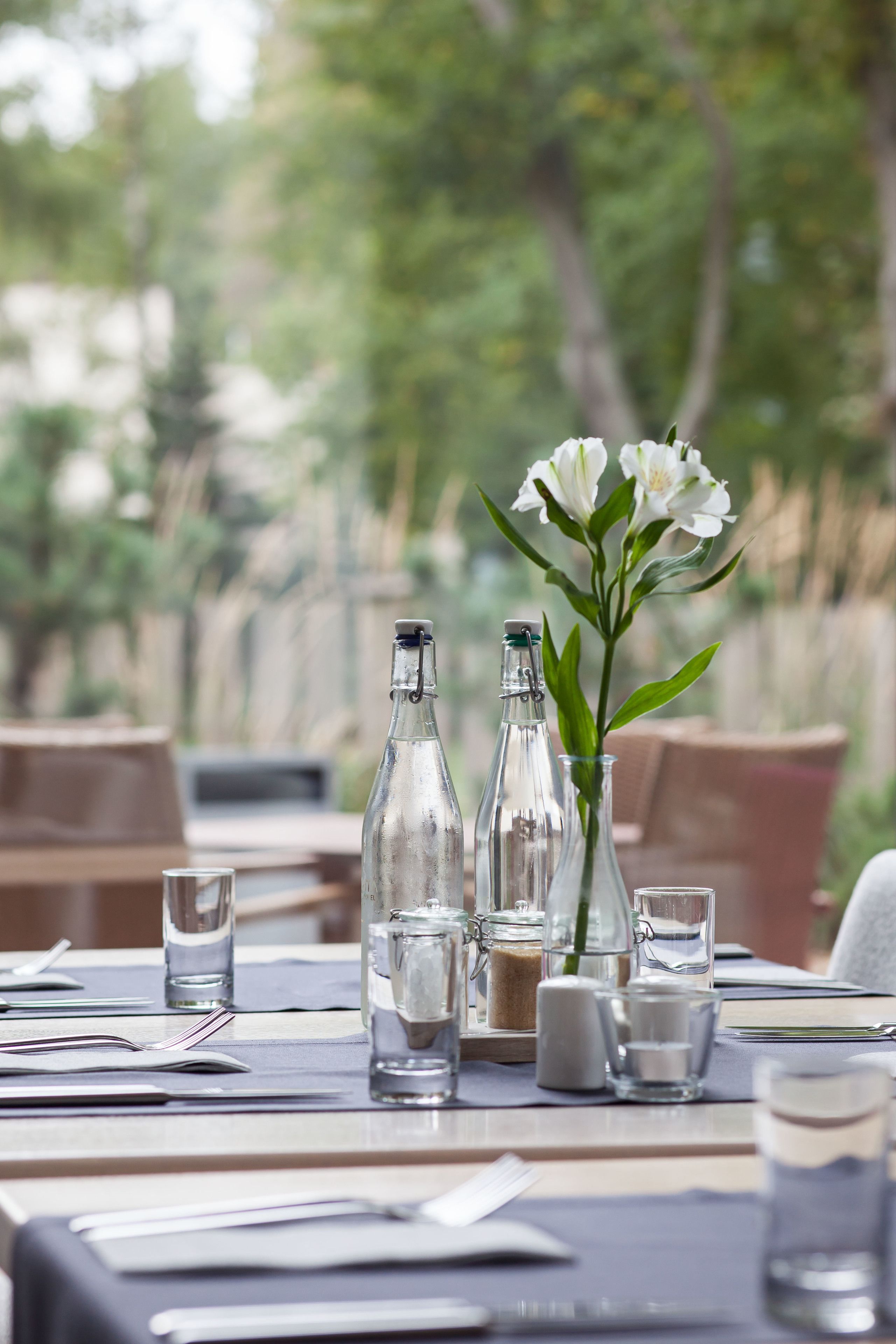 daily buffet breakfast (pln 100 per person)