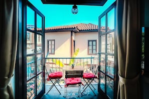 Junior Suite, 1 Bedroom, Kitchenette, Pool View | Balcony