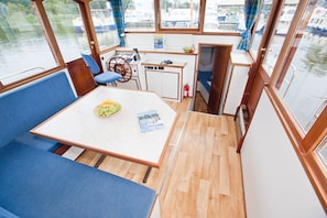 Living area - Boats & Yachts at Zeuthen Harbor by Kuhnle‑Tours (Zeuthen)