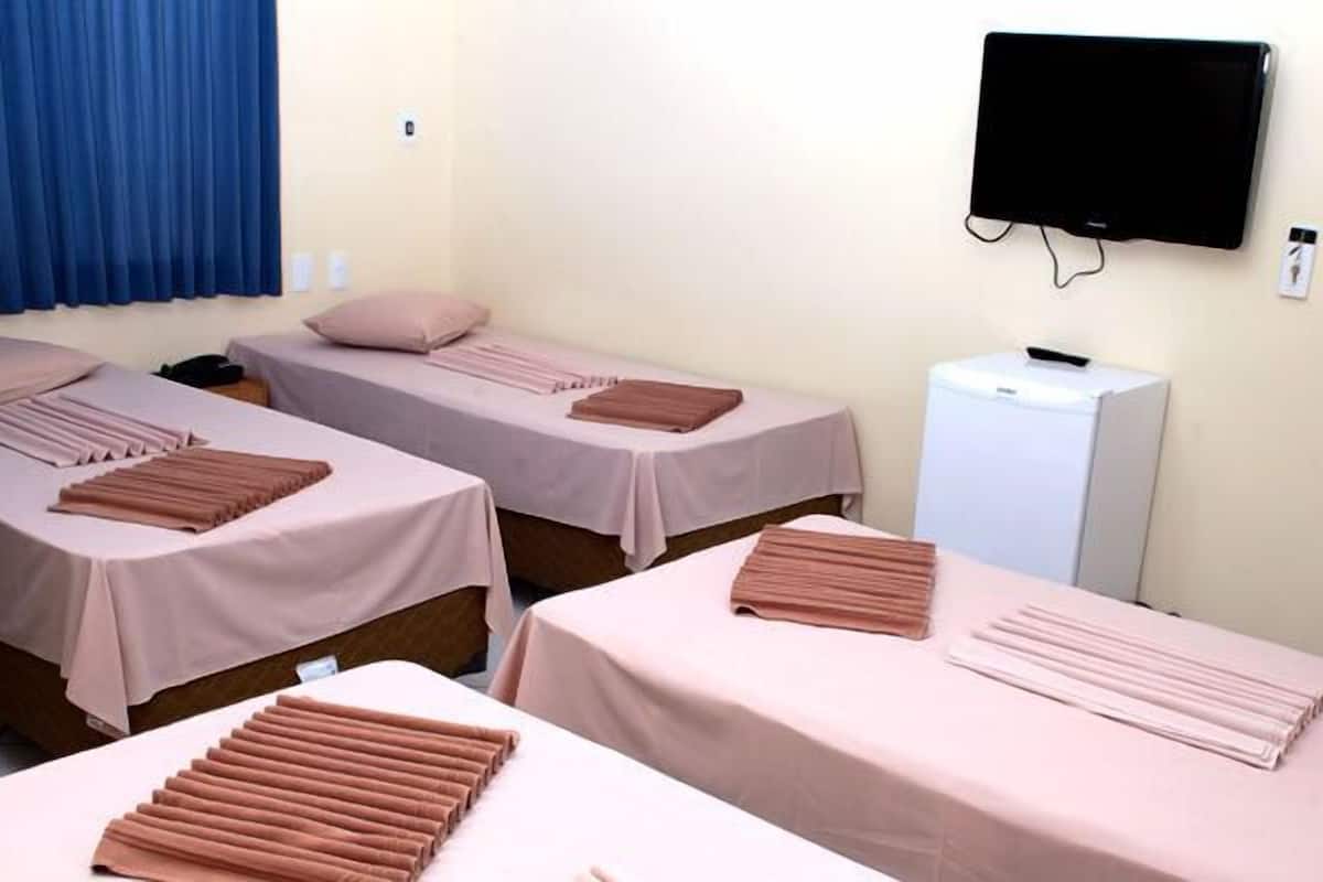 Frigobar, cortinas blackout, Wi-Fi de cortesia, roupa de cama