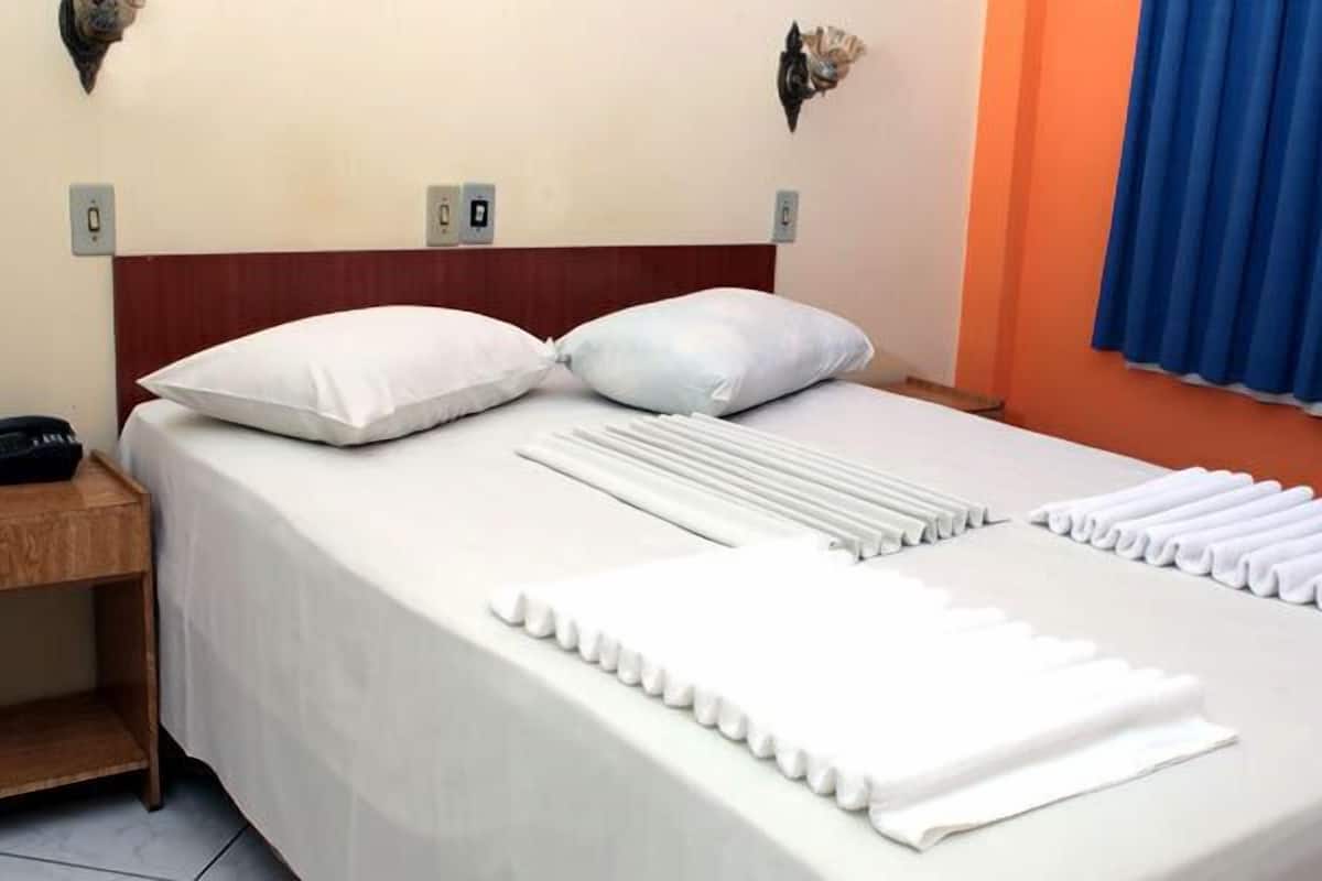 Frigobar, cortinas blackout, Wi-Fi de cortesia, roupa de cama