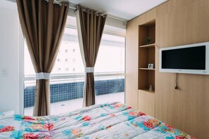 Apartment | Dihias secara berasingan, langsir/tirai gelap terus 