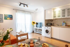 1 bedroom Ventura | 1 bedroom, premium bedding, iron/ironing board, cribs/infant beds - Holidays2Malaga Juan de Mena Apartments (Málaga)