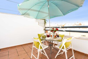 Daily continental breakfast (EUR 6.95 per person) - Holidays2Malaga Juan de Mena Apartments (Málaga)