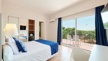 In-room safe, blackout curtains, free WiFi, bed sheets